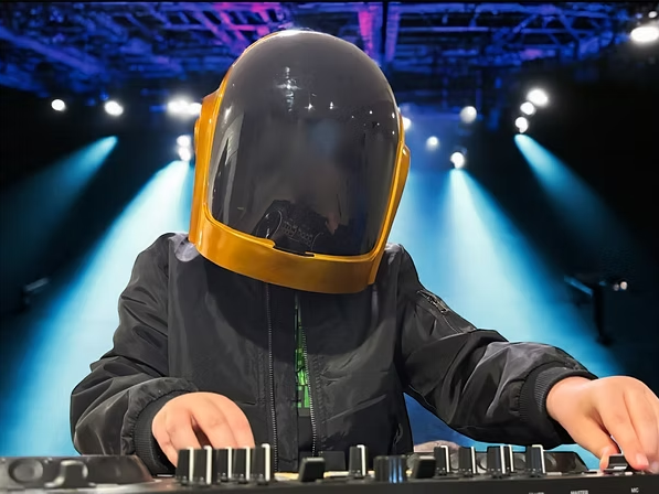 Daft DJ performing live in his robot helmet